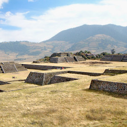 Grupo A and B at Teotenango