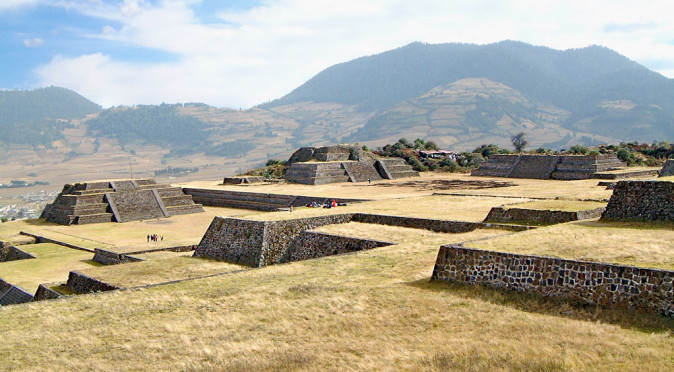 Grupo A and B at Teotenango