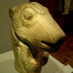 A statue of a dog from the Classic Era, Central Veracruz