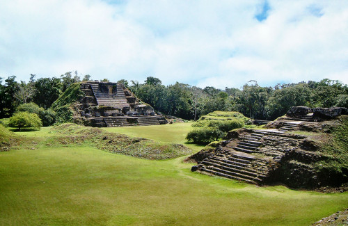 Structures B4 and A3 at Altun Ha